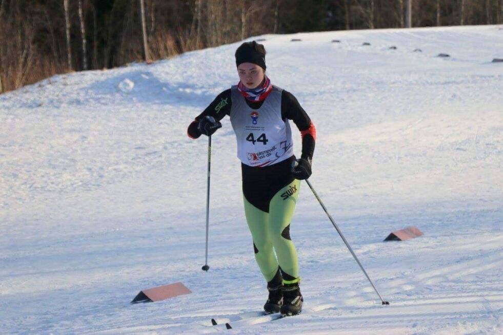KASTE LASSO. Christina Elise Blind deltok i klassen Jenter 15 under samisk mesterskap i Trondheim der det også var reingjeter-konkurranse, som innebærer lassokasting. Idrettsgrenen ligner på skiskyting. Foto: Wanja Blind