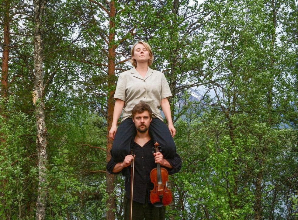 MUSIKK OG DANS. I forbindelse med Bodø 2024s prosjekt European Cabins of Culture kommer folkekunstnerne Tone Ingvaldsen og Jo Einar Jansen til Storeng fjellgård i Evenesdal denne uka.
 Foto: Privat