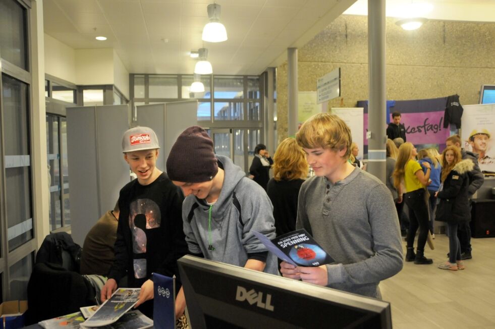 USIKRE. Tiendeklassingene ved Røsvik skole Lars-Emil Fjelde (15), Andreas Post (15) og Martin Olsen (15) er usikre på hva de vil gjøre i framtiden. De er de ikke alene om. Alle foto: Sindre Groven