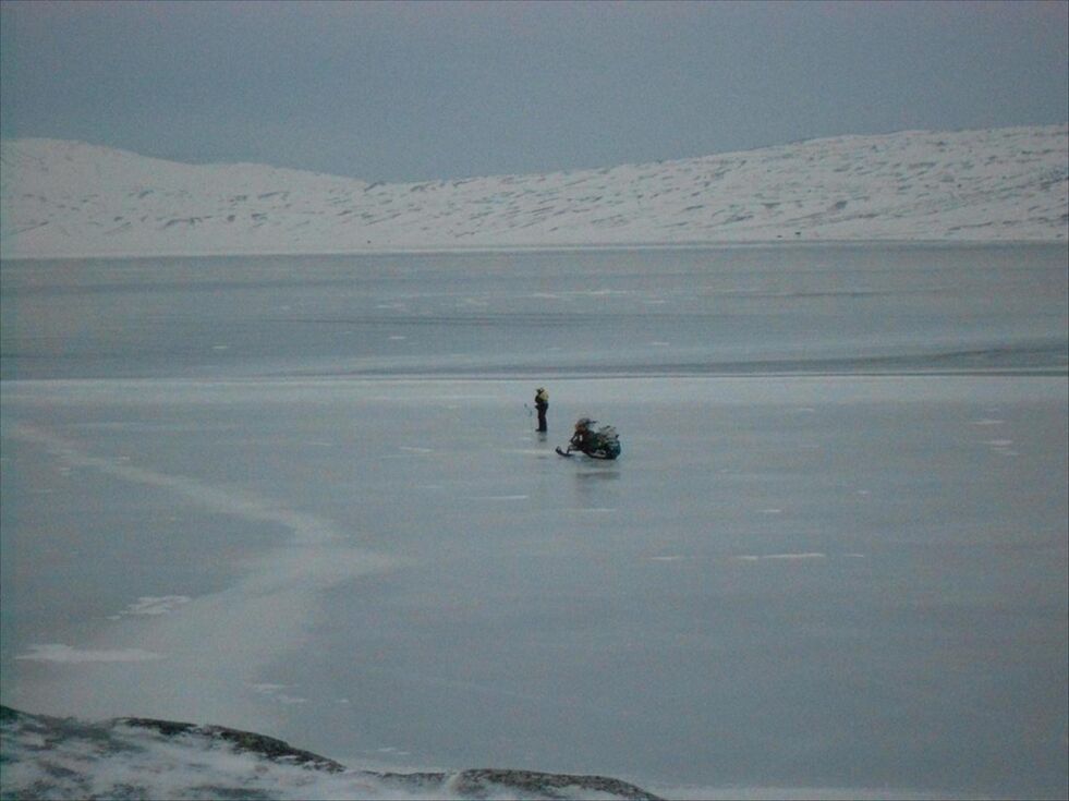 BJØLLÅVATN. Slik så det ut på Nordre Bjøllåvatn før jul. Her var det 50 cm stålis, men noe utrygg is ved utoset i sørenden. Foto: Statskog Fjelltjenesten