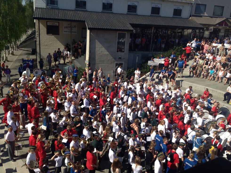 TRØKK. Hele 668 korpsmedlemmer fra hele landet spilte sammen under åpninga av Korpsfest Fauske 2013.
 Foto: Ronny Borge