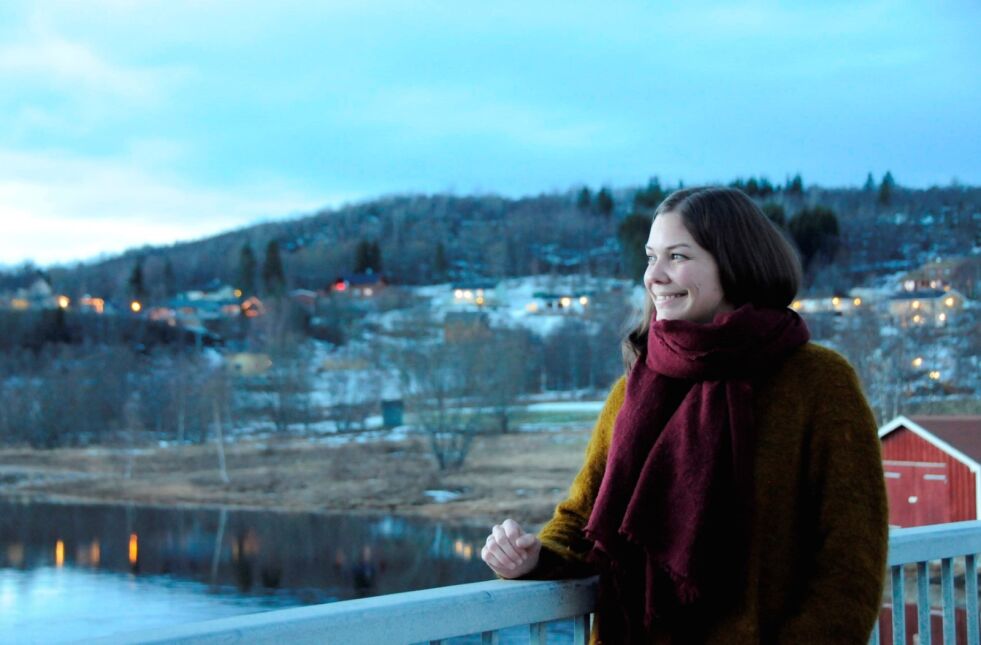 FORSKER PÅ KLIMA. Kari Alterskjær (32) fra Fauske har tatt doktorgrad i skyforskning. For tida bor hun i Valnesfjord med mann og to barn, men i februar flytter de tilbake til Oslo. Da starter hun i ny jobb som klimaforsker. Foto: Maria E. Trondsen