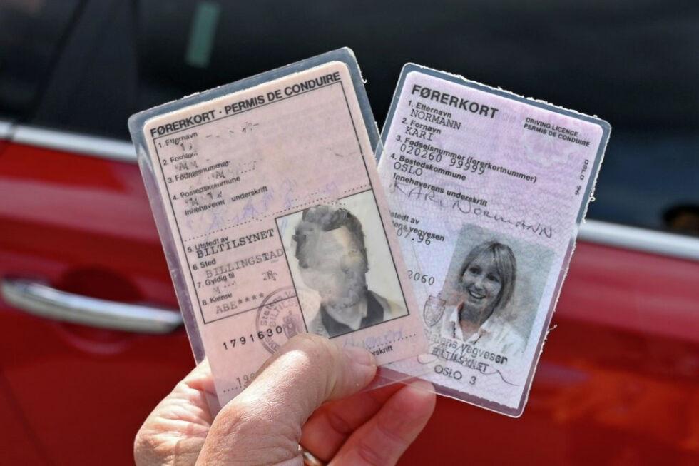 Stort rosa førerkort ble ugyldig fra 1.januar 2023.
 Foto:  Henriette Erken Busterud / Statens vegvesen