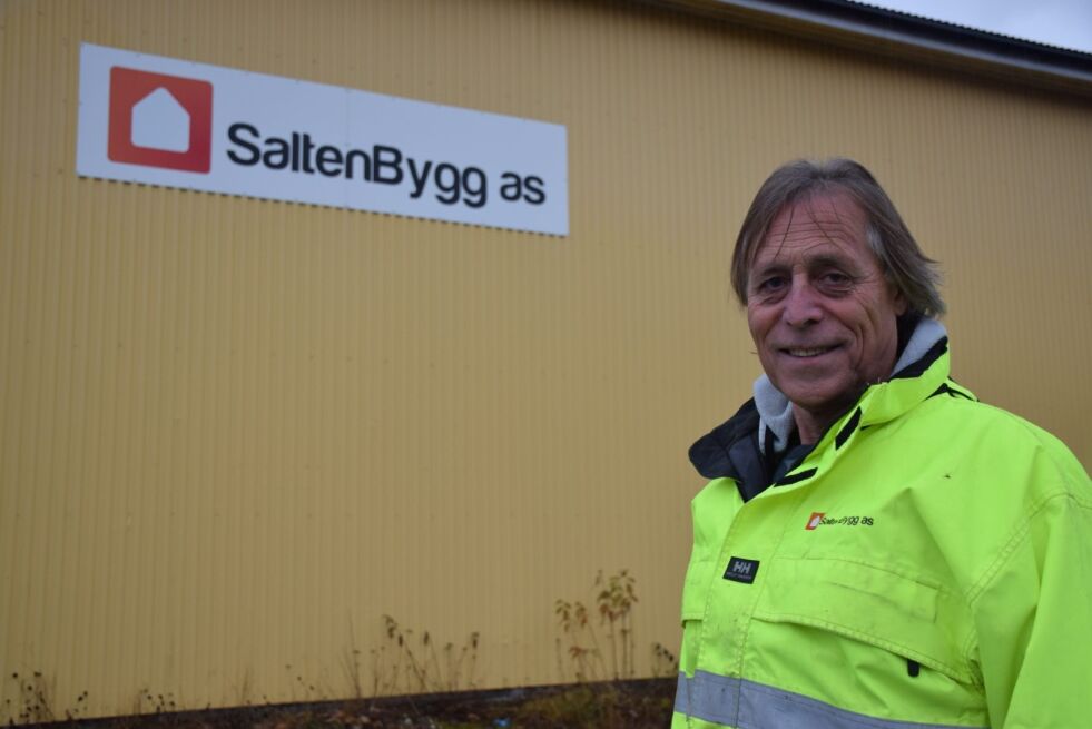 VIL BYGGE. Det er Saltenbygg AS, her ved daglig leder Konrad Kristiansen, som har levert det laveste anbudet på de nye omsorgsboligene på Straumen. Foto: Eva S. Winther