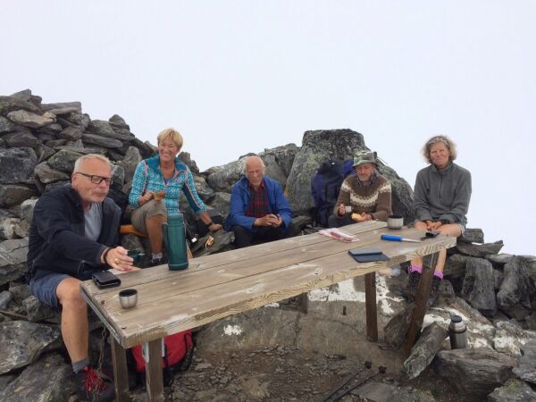 Magnus gikk opp på den 1.405 meter høye Høgtinden for å feire sin 86. bursdag