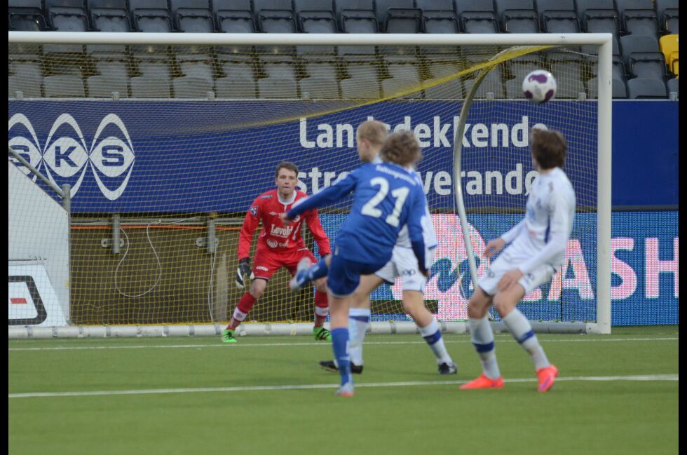 Jonas Melvik setter inn 3-1 til Sprint på utsøkt vis, men Junkeren snudde og vant 4-3.
 Foto: Espen Johansen