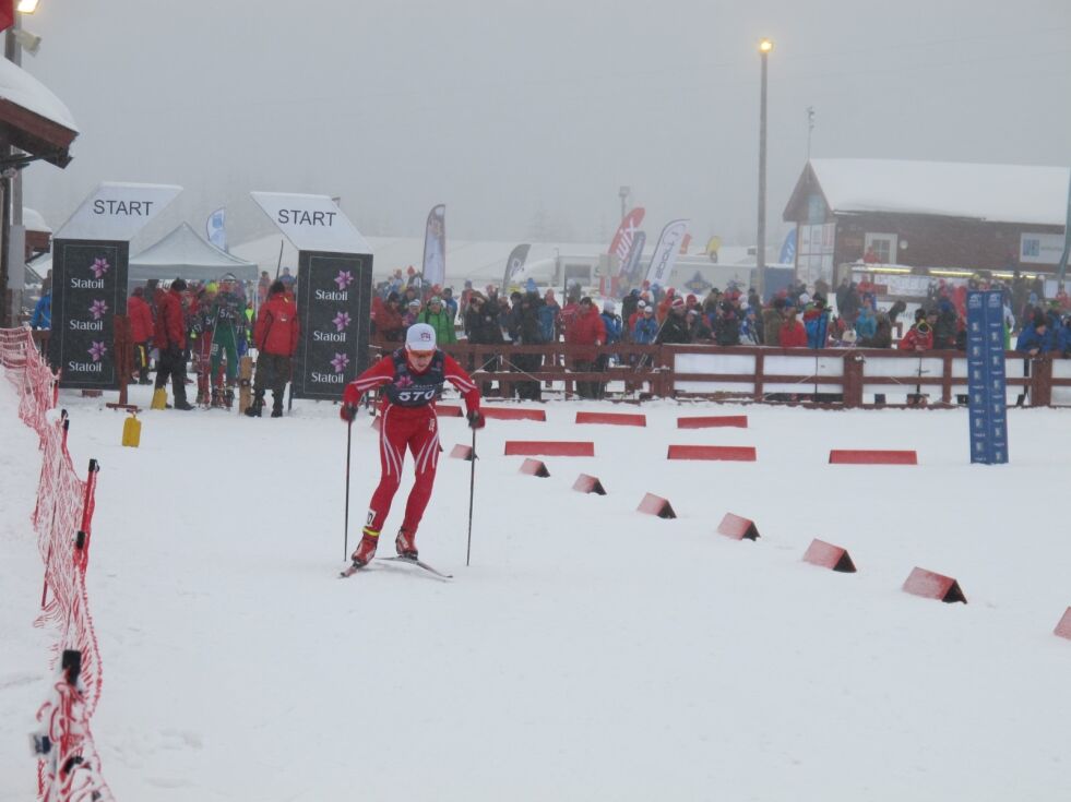 SPRINT. Marcus Hagenes gikk en god prolog og tok seg videre i lørdagens sprint. Men i kvartfinalen var det stopp for Valnesfjord-gutten.