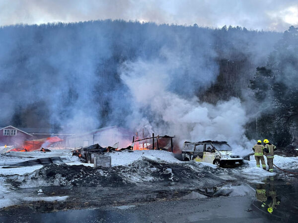 Garasjeanlegg totalskadd i brann på Vensmoen