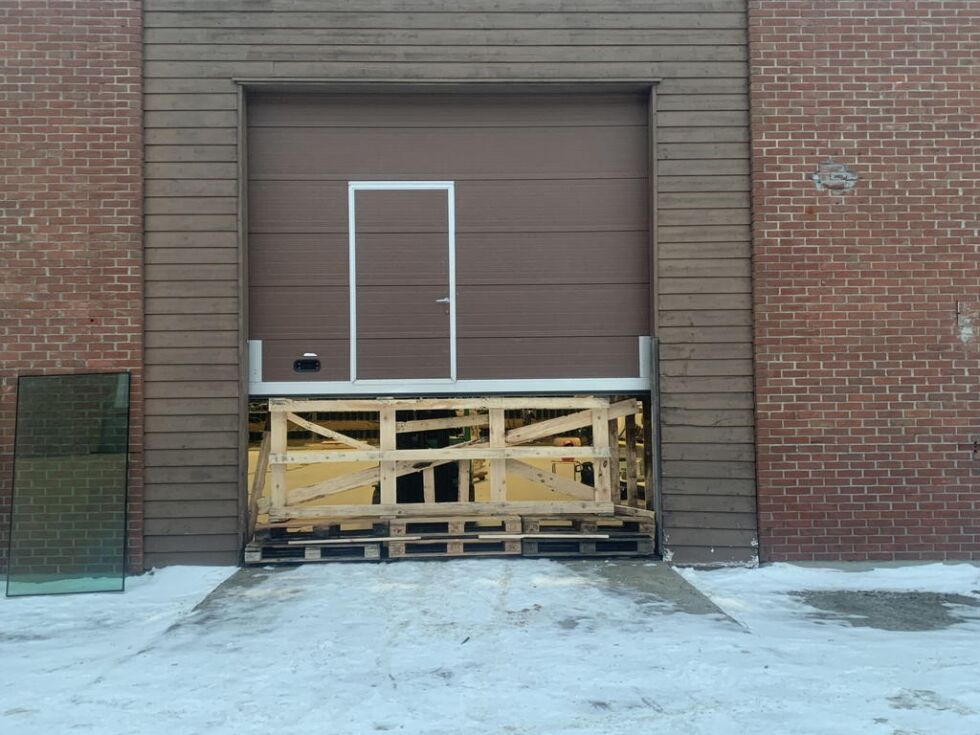 LUFTING. Portene står åpne, selv i kuldegrader for å bidra til kjøling når det produseres kryptovaluta i Sulis.
 Foto: Espen Johansen