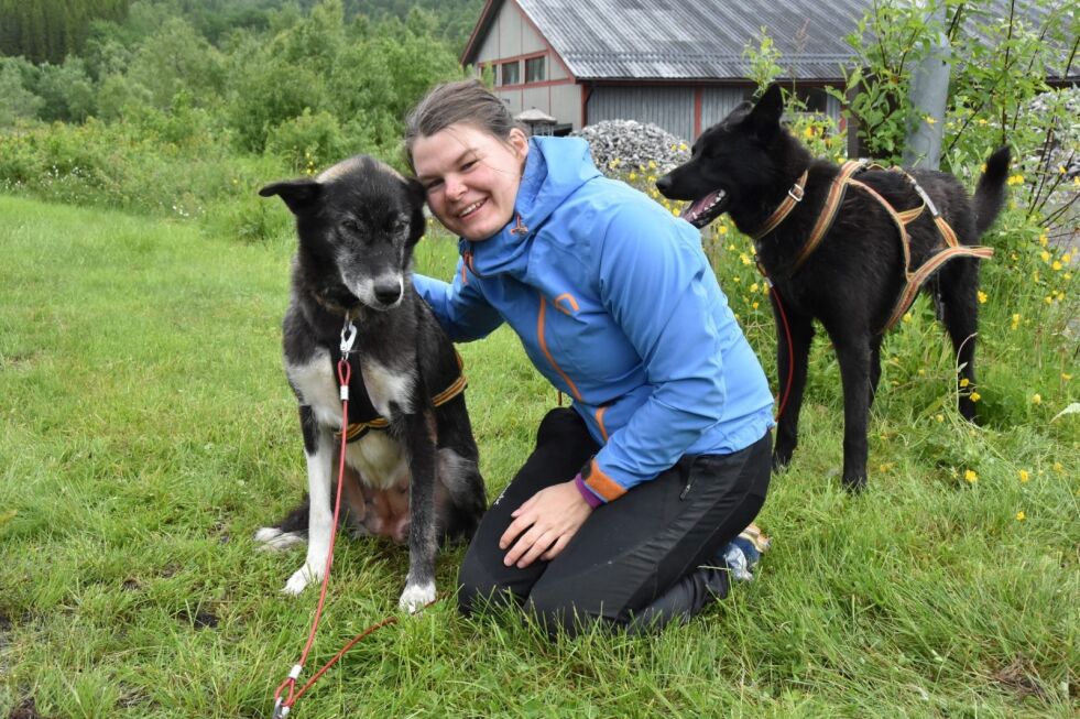 HUNDEELSKER. Marie Karlsen (24) fra Toten har vokst opp med hund og har derfor et ekstra godt øye til hundene i hundekjøringsaktiviteten. Alle foto: Victoria Finstad