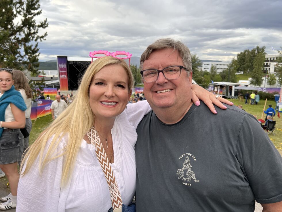 FRA CALIFORNIA. Lisa og Chris Griswold bor i Orange County i California. Hennes mor er fra Fauske
og fredag besøkte de Gatafestivalen som del av Norgesbesøket i år.
 Foto: Espen Johansen