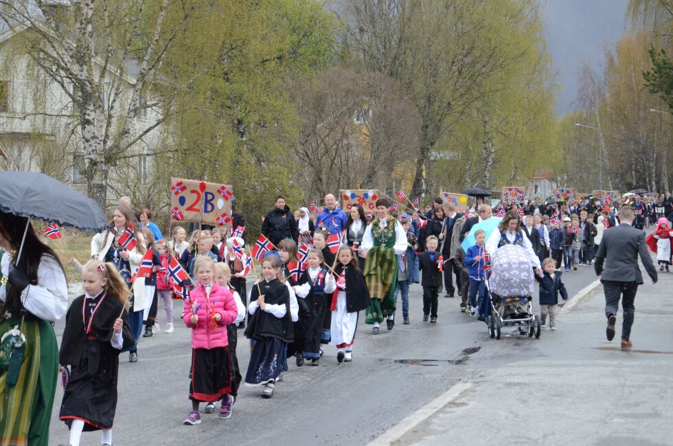 HURRA. Det blir arrangert 17. mai i Saltdal også i år. Blandakoret Chorus Novus tok på seg ansvaret med å arrangere. Arkivfoto: Sverre Breivik
