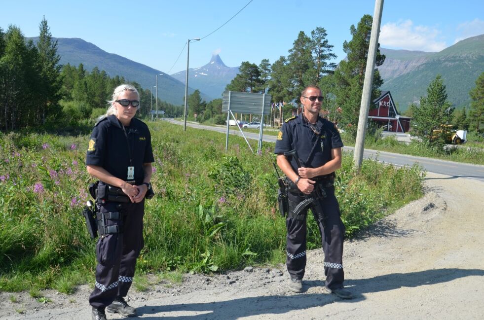 ØKT BEREDSKAP. Politiet har avsluttet ordningen med bevæpnet vakt ved Junkerdal tollsted. Foto: Sverre Breivik