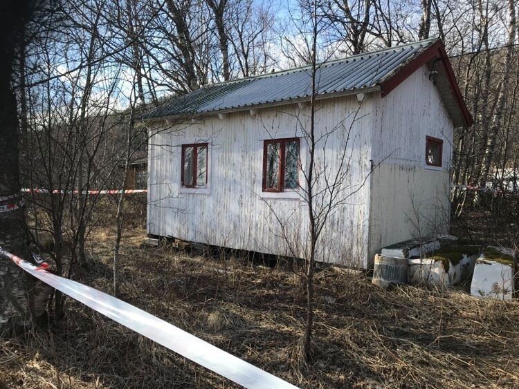 FUNNET DØD. I denne hytta ble en død mannsperson funnet på søndag.
 Foto: Sylvia Bredal