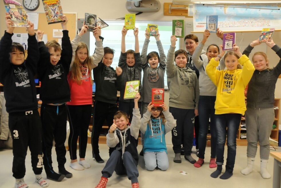 LESEHESTER. 5. klasse på Røkland skole kom på en nasjonal 4. plass i lesekonkurransen til Norli. Til sammen har elevene lest totalt 629 bøker og 83.616 boksider på tre måneder. Foto: Maria E. Trondsen