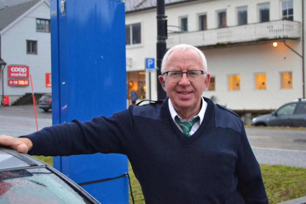 BEKYMRET. Pensjonert ordfører i gamle Skjerstad kommune, Sven Åke Hagen, frykter det vil skje en dødsulykke i møtet mellom bil og sau på fjellet mellom Misvær og Saltdal.
 Foto: Ole Kristian Andreassen