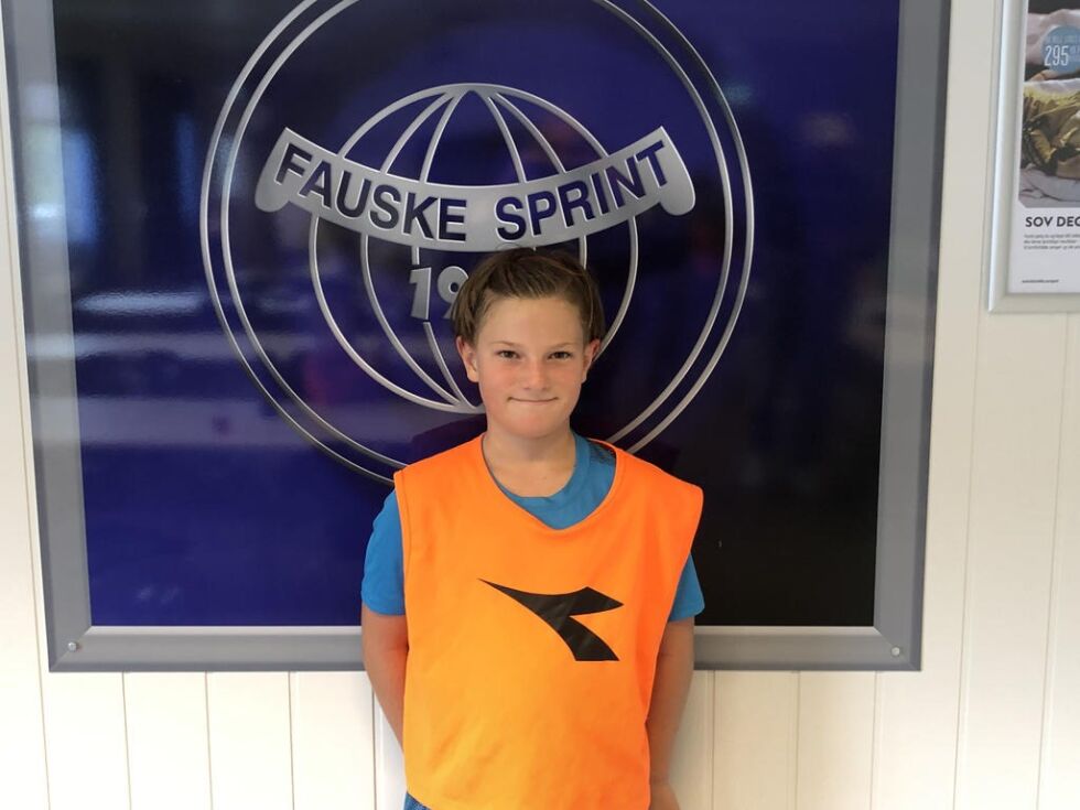 FORNØYD. Max Risvåg stortrivdes på Fauske/Sprint og Rørleggeren's fotballskole i SKS Arena.
 Foto: Geir Olsen
