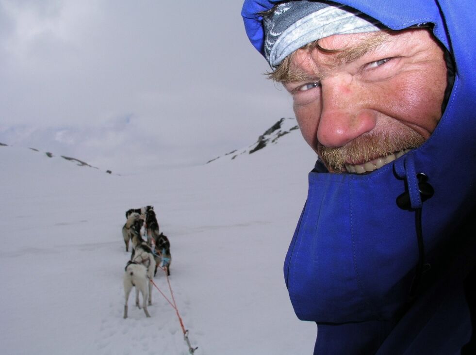 MED HUNDESPANN. Lars Monsen mener skuterløyper også tjener de som vil kjøre med hundespann i nasjonalparken på Saltfjellet. Foto: Fridtjof Kjæreng, NRK