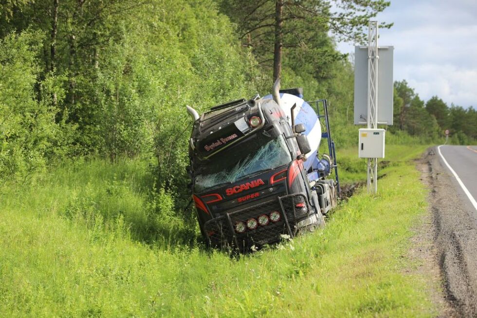 Det skal ha gått bra med føreren av betongbilen.
 Foto: Lise Berntzen