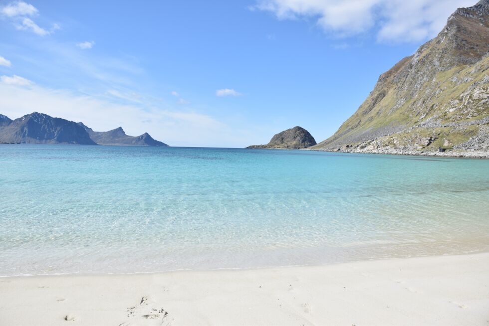 Hauklandstranda i Lofoten er blant de mest populære reisemålene i området. Nå er det forbudt å telte ved stranda.