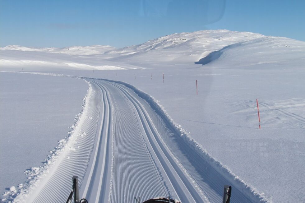 POPULÆR SKILØYPE. Den oppkjørte skiløypa på Beiarfjellet er populær og får mange ut på tur i mars og april. Naturvernforbundet i Nordland har imidlertid protestert mot oppkjøring av skiløypa. Arkivfoto: Sylvia Bredal.