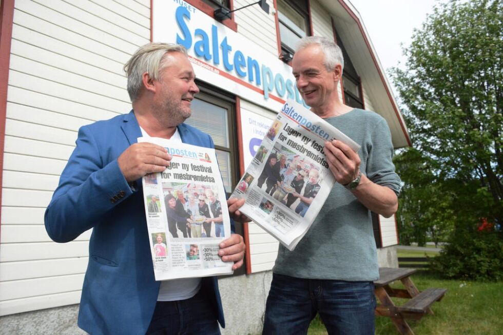 TO UTGAVER I UKA. Direktør Geir Olsen (t.v.) og redaktør Frank Øvrewall i Saltenposten er godt fornøyde med at avisen øker i opplag.
 Foto: Helge Simonsen