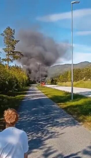Saltdal: campingvogn brant ned på E6