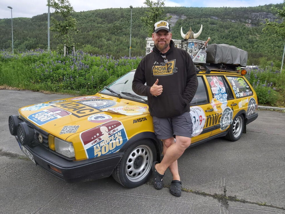 KJØRER LANGT. Hardy Leben (46) er sammen med flere hundre andre biler på vei gjennom Norge på en reise som til slutt vil være over 7500 kilometer lang.
 Foto: Stine Weronica Kveseth