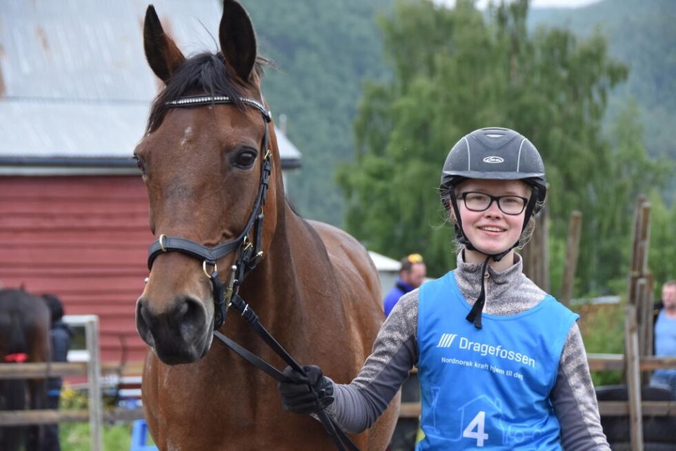 Debut. Lydia Ytvik (16) og varmblodstraverhoppa Fantasy debuterte i distanseritt i helga.
 Foto: Linn Braseth-Gulliksen