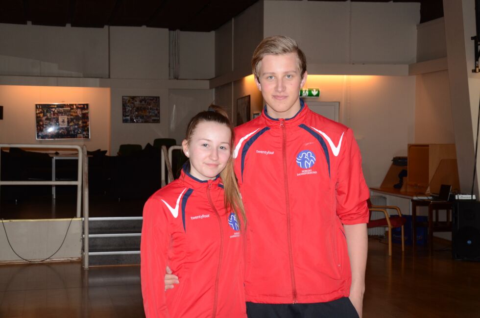 BRONSEPAR. Isabell og Elias slo alle konkurrentene utenom to par i Halmstad lørdag.
 Foto: Espen Johansen