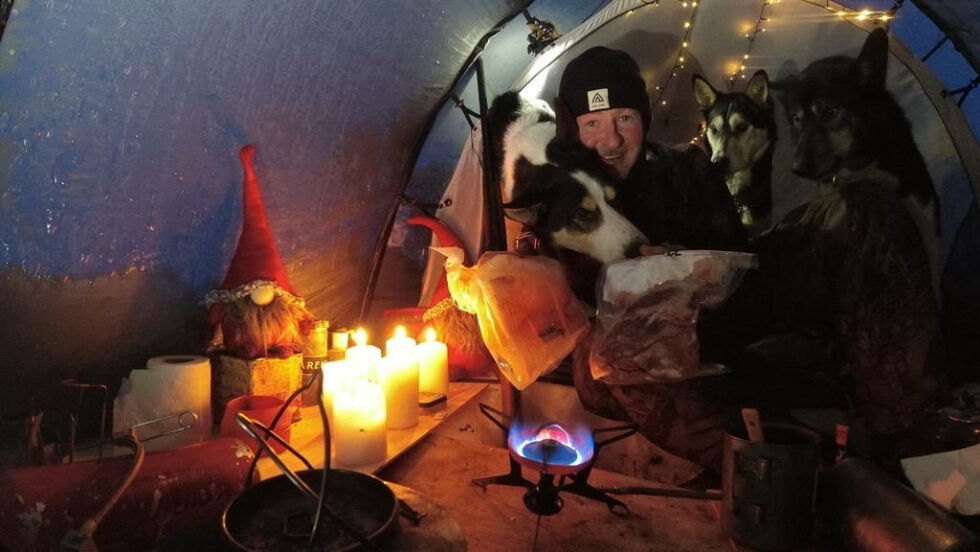 JULAFTEN. I fjor ble julaften feiret i Finnmark. Nissen på bildet forventes å slutte seg til flokkken i år også, og lutefisken skal også være på vei.
 Foto: Bengt-Are Barstad
