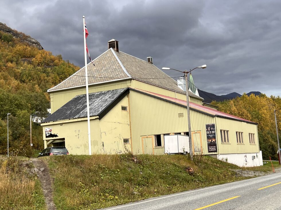 TILSKUDD. Folkets hus i Sulitjelma har fått et nytt tilskudd til renoveringen av bygget.
 Foto: Espen Johansen