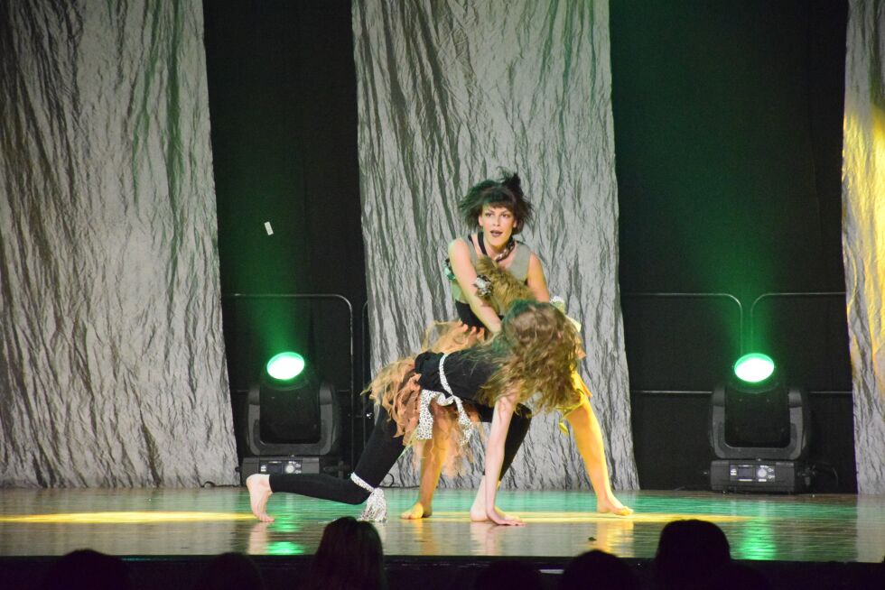 FORRYKENDE SHOW. Dans Fauske imponerte med omtrent 350 talentfulle dansere under showet "Let us entertain you", lørdag 4. juni.
 Foto: Ina Sand Solli