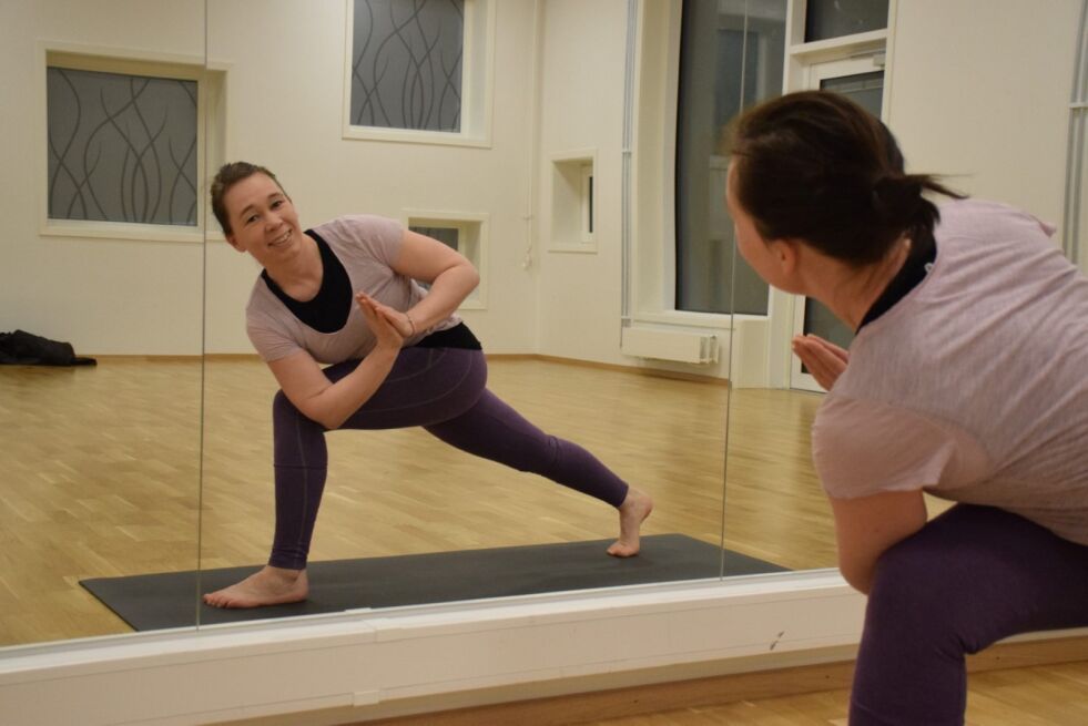 ANBEFALER. Yoga er blitt en viktig del av Ragnhilds hverdag, og hun mener at det kan ha god effekt både fysisk og psykisk for folk i alle aldre.