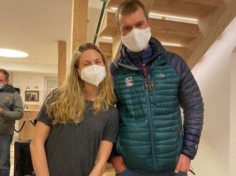 FIKK SKRYT. Per Erik Bjørnstad fikk mye skryt av Jessica Diggens etter at totalseieren i Tour de Ski var sikret.
 Foto: Svein Halvor Moe