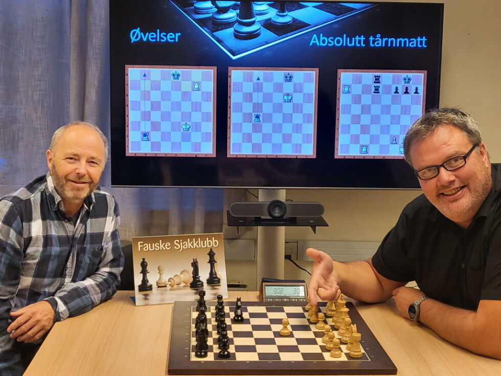 LÆR DEG SJAKK. Rune Borøy (t.v.) og Kurt Arne Johnsen gir flere mulighet til å lære seg sjakk på Fauske.
 Foto: Stig Bjørnar Karlsen
