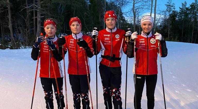 NNM-DEBUT. Eskil Mordal, Iver Bjørnstad, Peder Godø, og Kaja Risvoll Amundsen er klare for sitt første NNM. Det er også Max Opheim som ikke er med på bildet.
 Foto: Fauske IL ski