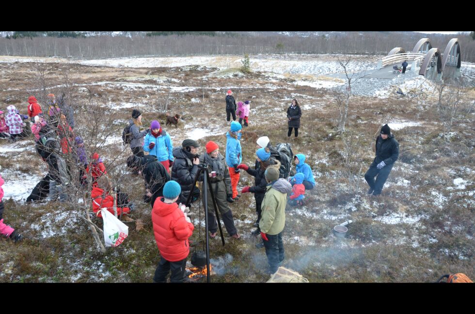 UT PÅ TUR. Over 100 deltok på den første Hjerteløypemarsjen i Valnesfjord lørdag.
 Foto: Eva S. Winther