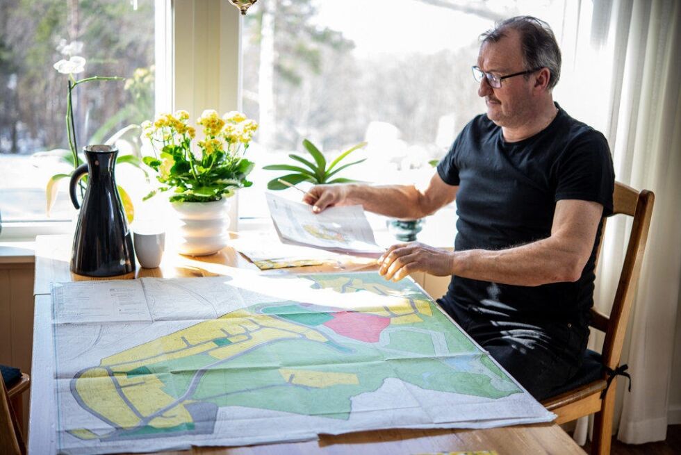 PLAN. Ivar Leifseth ønsker å finne en entreprenør som vil bygge et stort boligprosjekt den tidligere bonden har planlagt.
 Foto: Tarjei Abelsen
