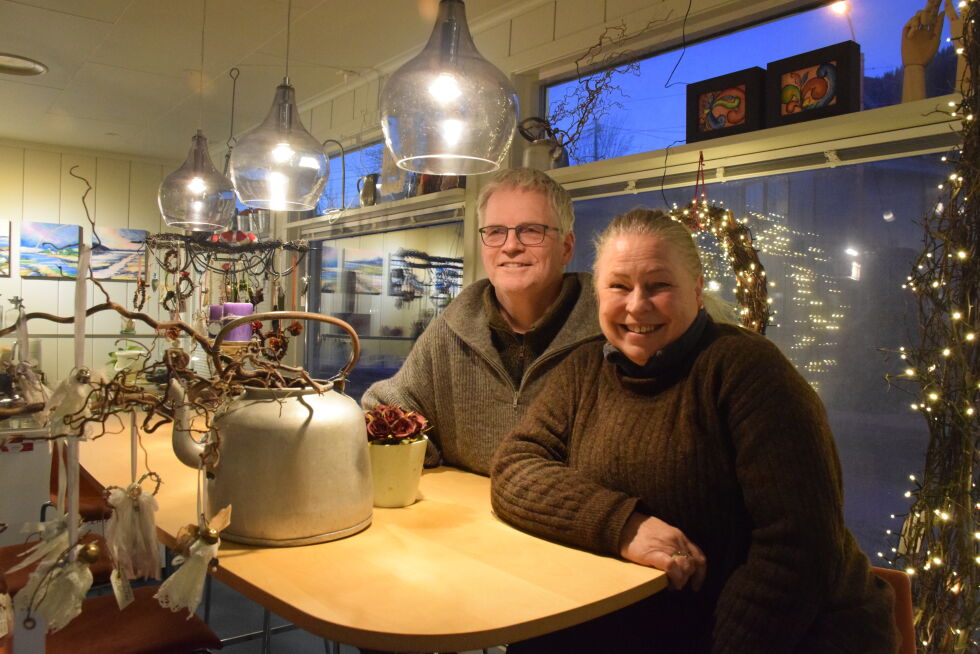 Øystein og Gro T. Rykkelid i den gamle banken i Røsvik der de ønsker å bygge opp firmaet Destinasjon Røsvik.
 Foto: Eva S. Winther