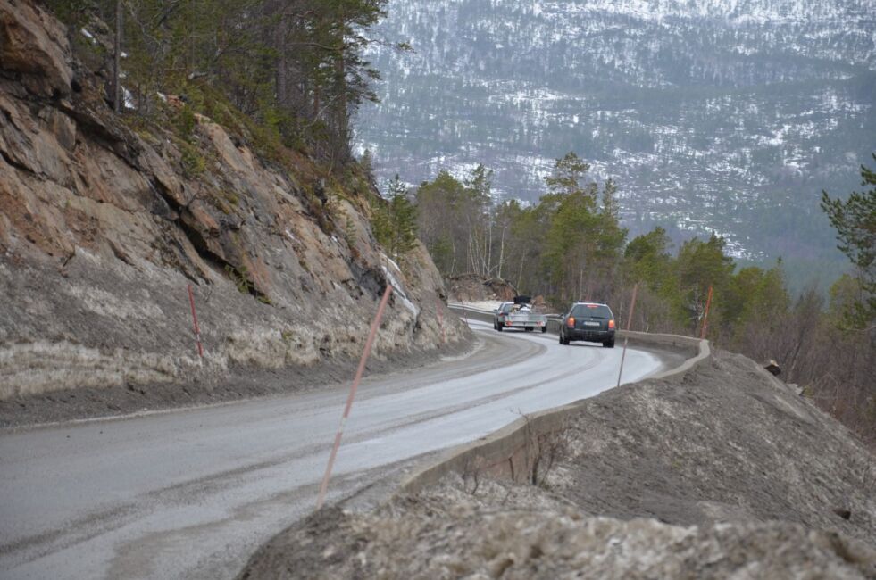 BEREDSKAP. Den gamle riksveien over Tjernfjellet blir stengt for biltrafikk når Tjernfjelltunnelen blir ferdig. Men den skal være mulig å bruke som beredskapsvei på sommeren. Foto: Sverre Breivik