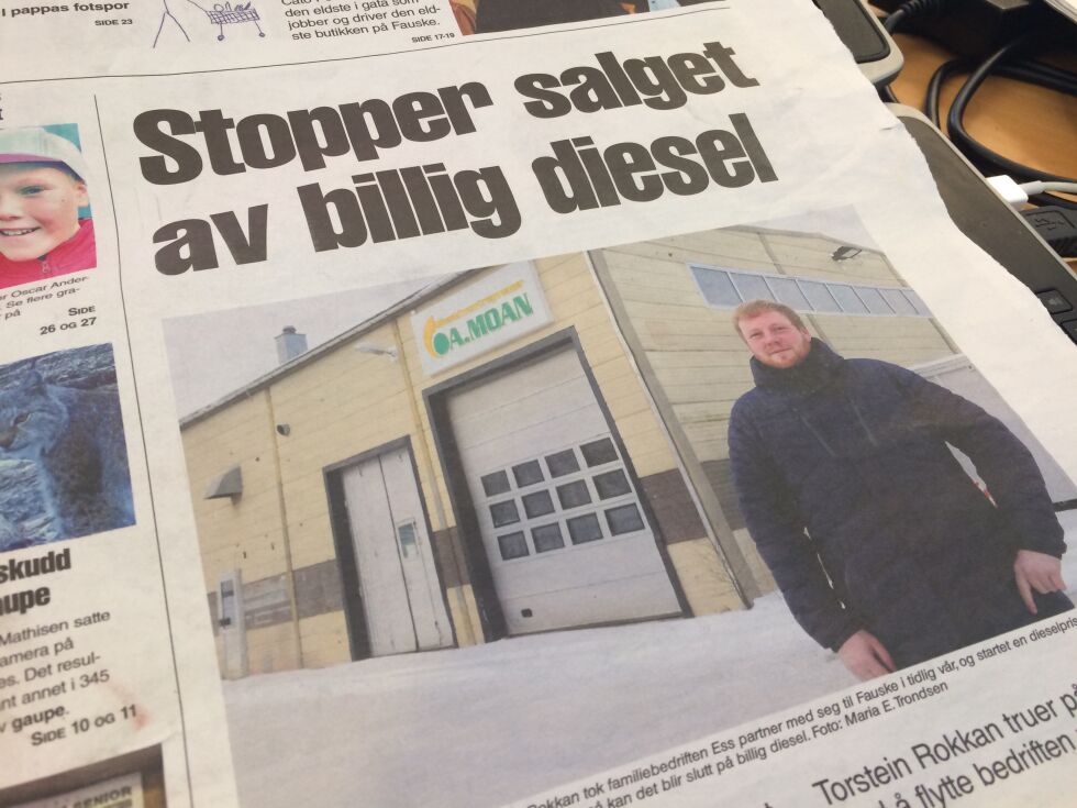SKRIVER UNDER. En underskriftskampanje er i gang for fortsatt dieselsalg i Kleiva. Den er startet av Laila Paulsen.
 Foto: Sylvia Bredal