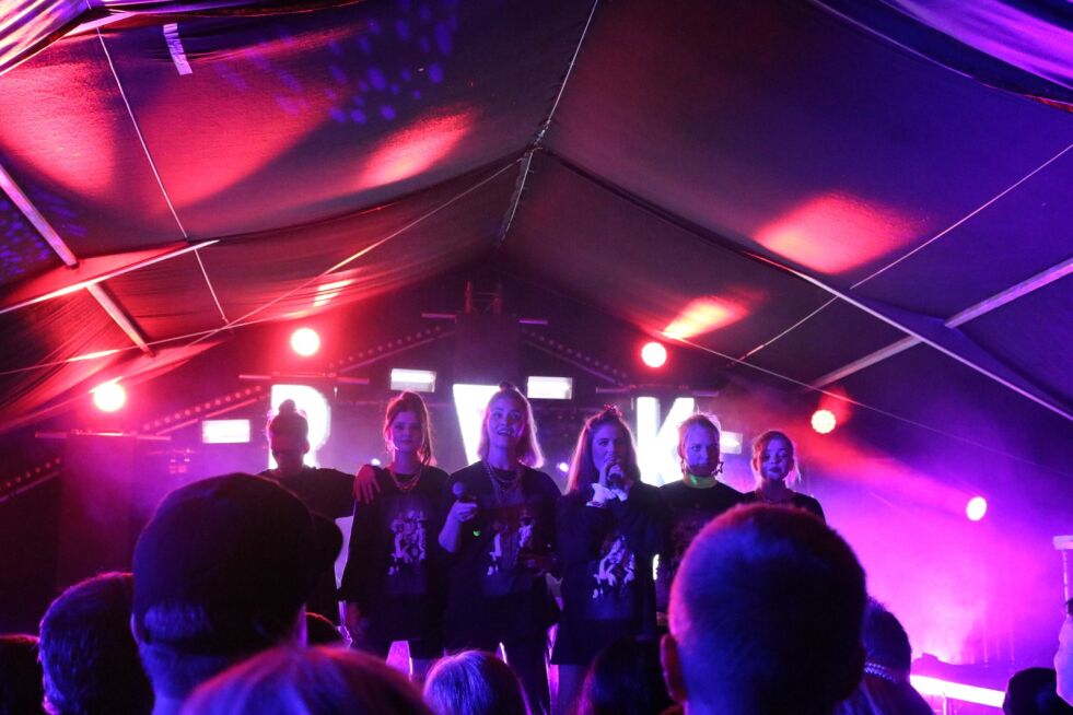 ISLAND. Hiphop-gruppe med 7 jenter fra Island lagde ordentlig fest under konserten.
 Foto: Grete Elisabeth Nomeland