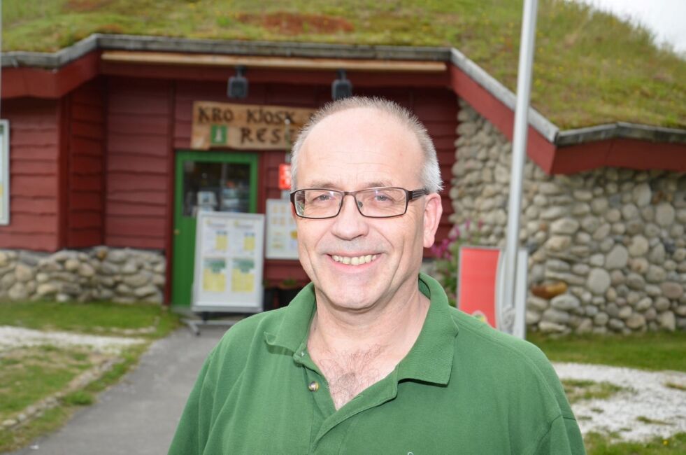 FULL KONTROLL. Tommy Edvardsen, daglig leder ved Nordnes camping, er også værobservatør for Meteorologisk Institutt. Foto: Sverre Breivik