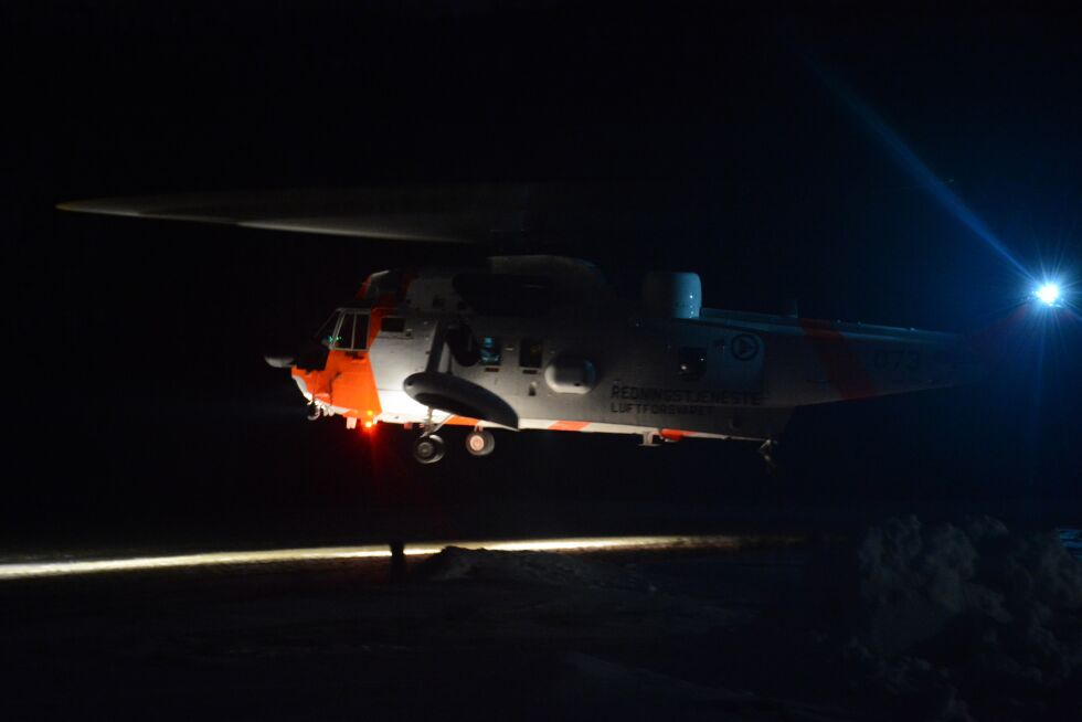 TIL SYKEHUS. De involverte personene i ulykken ble fløyet til Nordlandssykehuset med redningshelikopteret.
 Foto: Helge Simonsen