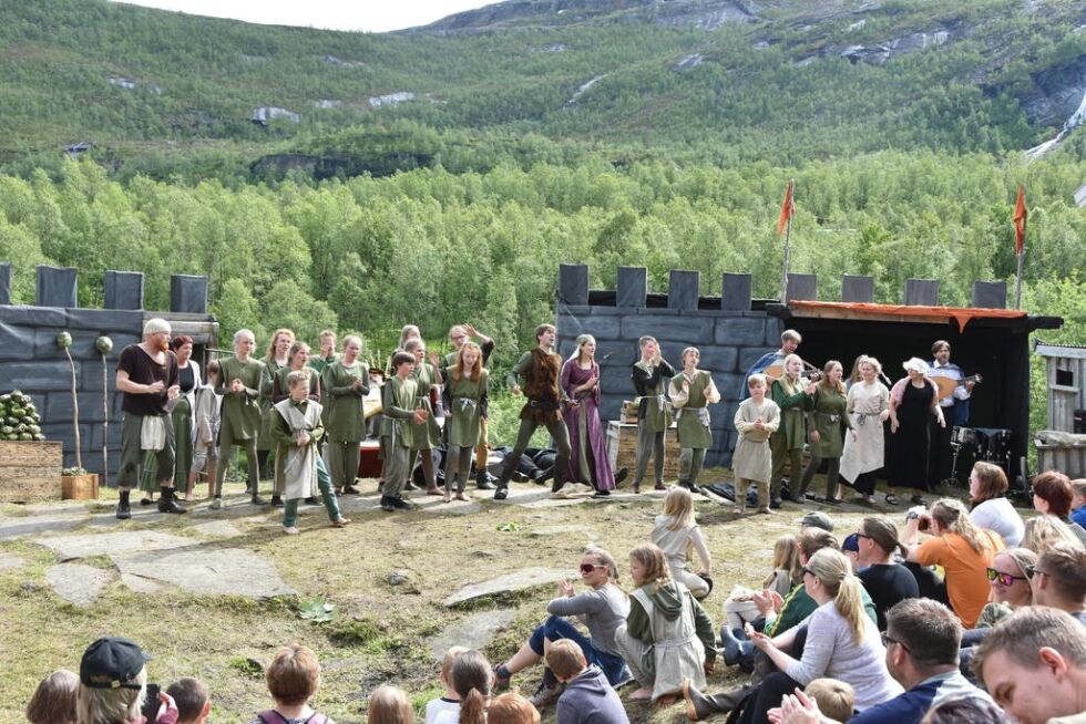 LAGER NYTT. De to siste forestillingene til Kjelvikspillet i Sørfold har handlet om Robin Hood. Nå er de i ferd med å utvikle et nytt spel. Arkivfoto