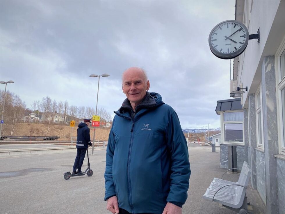 PÅ HØY TID. Leder for Aksjonsgruppa for Nord-Norgebanen, Svein Arnt Uhre er glad for at Stortinget har bedt regjeringen har satt i gang arbeidet med Nord-Norgebanen. En sak han og gruppa har kjempet for i 12 år.
 Foto: Maria Edvardsen