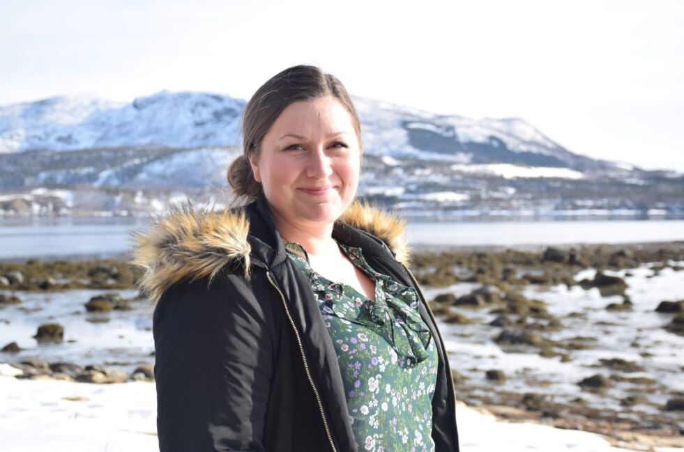 ENGASJERT. Marlen Rendall Berg (33) er helsesøster i Fauske og politiker for Senterpartiet. Nå vil hun med flere blåse liv i lokalpartiet igjen. Foto: Eva S. Winther