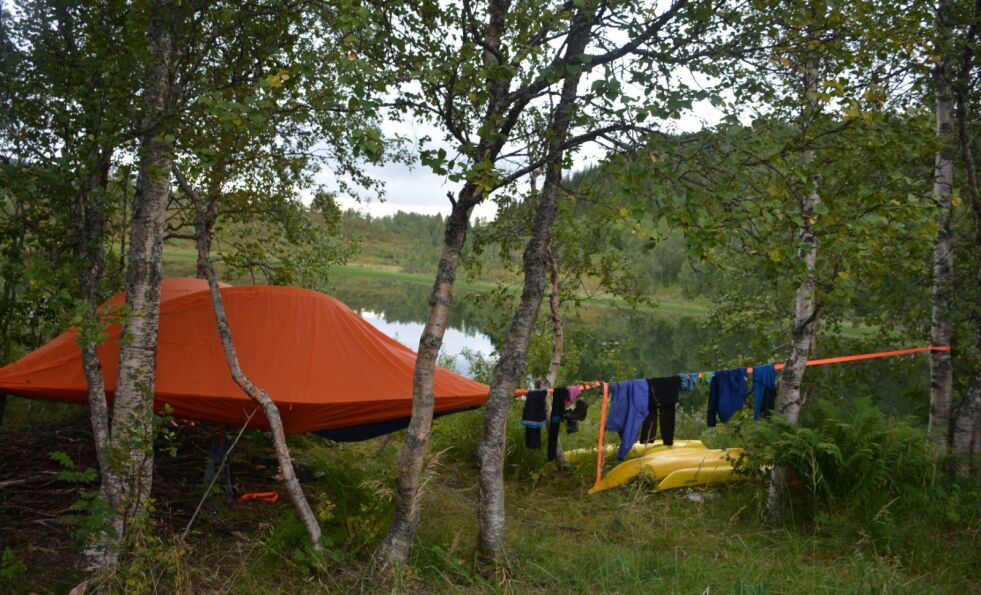 IKKE OVER ALT. Det finnes faktisk egne regler for telting ute i naturen. Foto: Inger M. Sjöberg