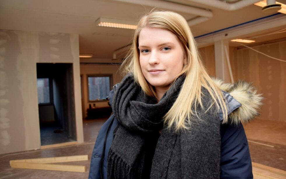 SATSER. 20 år gamle Lisbeth M. Sollund fra Bodø er nyutdannet fotterapeut. Siden kommunen ikke tilbyr jobb, starter hun like greit opp egen bedrift. Og den legger hun til Fauske sentrum. Begge foto: Frida Kalbakk